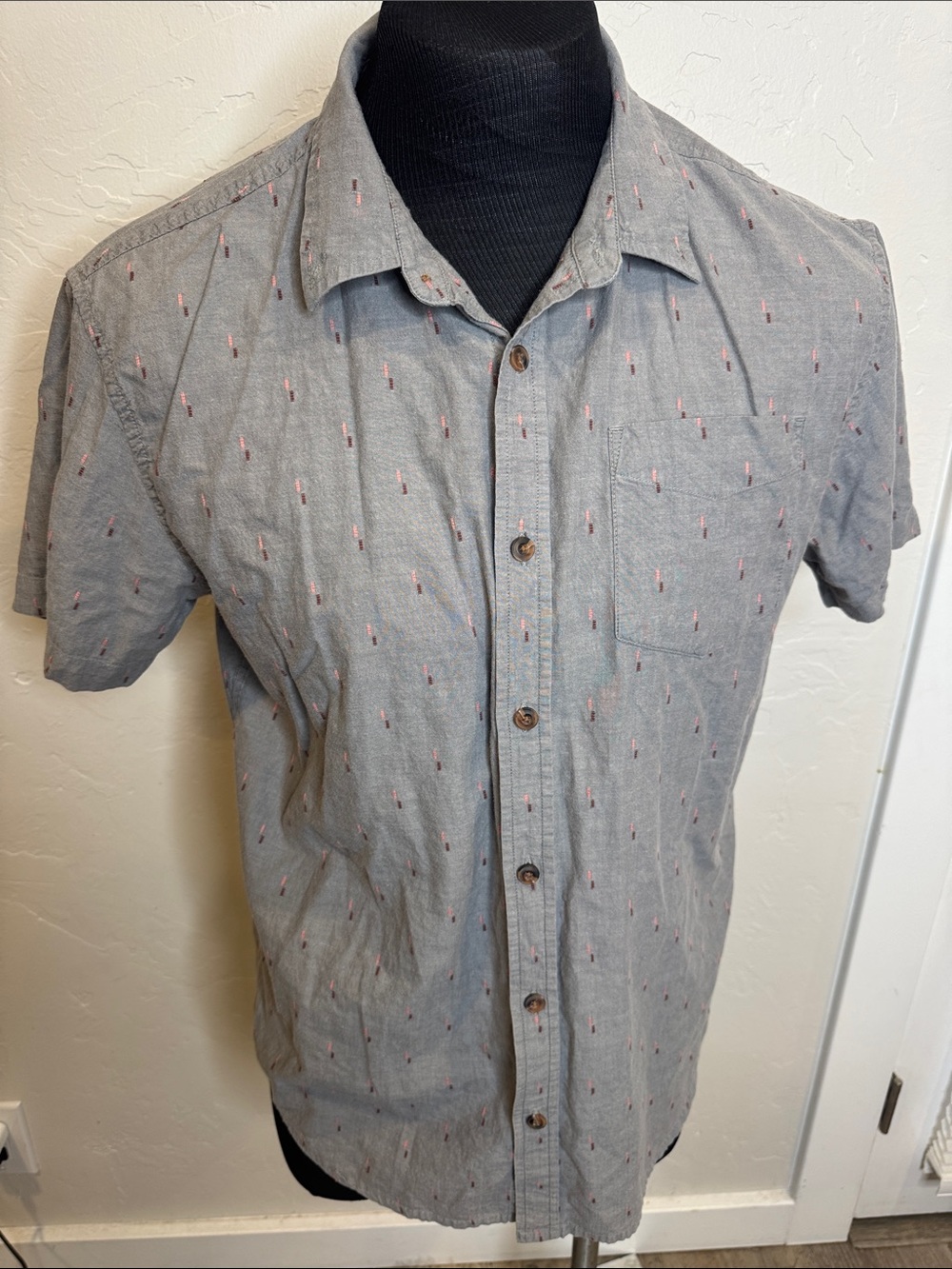 Prana Men's Short-Sleeve Button-Down Shirt in Light Gray w/Pink Micro Print 1424